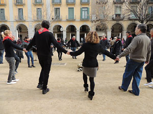 Sardanes a la pla&ccedil;a de la Independ&egrave;ncia