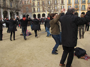 Sardanes a la pla&ccedil;a de la Independ&egrave;ncia