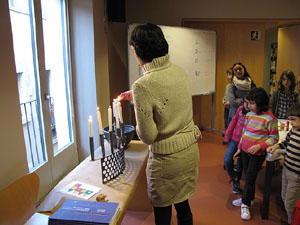 Taller de baldufes de Hanukk&agrave; al centre Bonastruc &ccedil;a Porta - Museu d'Hist&ograve;ria dels Jueus de Girona 