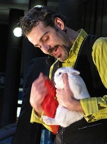 Espectacle de M&agrave;gia a la pla&ccedil;a Josep Pla