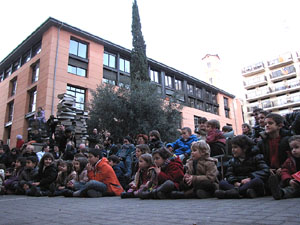 Espectacle de M&agrave;gia a la pla&ccedil;a Josep Pla