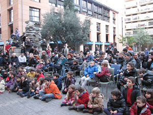 Espectacle de M&agrave;gia a la pla&ccedil;a Josep Pla