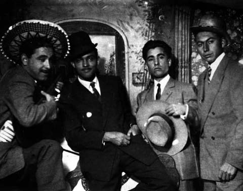 Retrat de Josep Espinosa, Francesc Torres Mons&oacute;, Enric Marqu&egrave;s i Joaquim Casellas durant les fires de Sant Narc&iacute;s de 1948