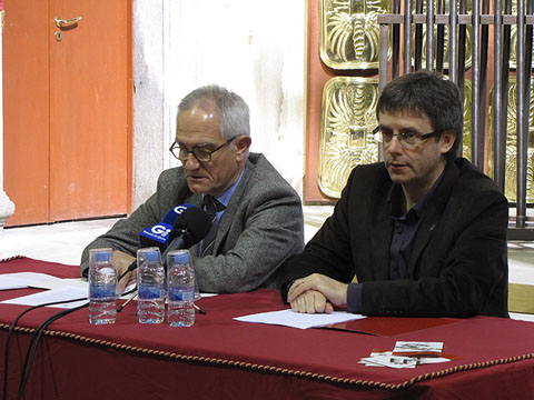 Narc&iacute;s Reixac, president dels Manaies, i Carles Puigdemont, alcalde de Girona, durant la presentaci&oacute; dels actes