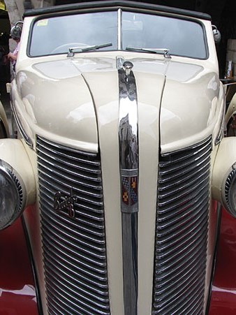Buick 8 a la pla&ccedil;a del Vi