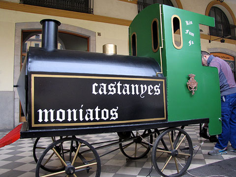 La m&agrave;quina de torrar castanyes i moniatos Kin Fum Fa, un cl&agrave;ssic a Girona