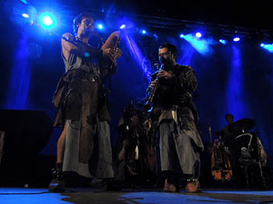 Fires de Sant Narc&iacute;s 2013. Espectacle de Berros de la Cort i Alma Cubrae a la pla&ccedil;a de Sant Feliu