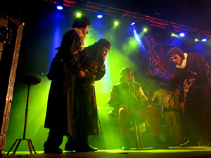 Fires de Sant Narc&iacute;s 2013. Espectacle de Berros de la Cort i Alma Cubrae a la pla&ccedil;a de Sant Feliu