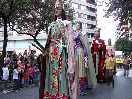 Fires de Girona 2013. Cercavila. Espectacle amb els capgrossos i gegants de la ciutat