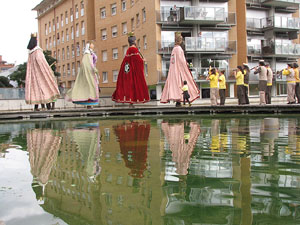 Fires de Sant Narc&iacute;s 2013. Trobada de gegants: la cercavila