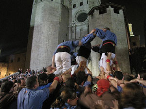 Fires de Sant Narc&iacute;s 2013. Castells de Vig&iacute;lia a la pla&ccedil;a de Sant Feliu