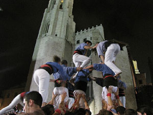 Fires de Sant Narc&iacute;s 2013. Castells de Vig&iacute;lia a la pla&ccedil;a de Sant Feliu