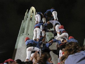 Fires de Sant Narc&iacute;s 2013. Castells de Vig&iacute;lia a la pla&ccedil;a de Sant Feliu