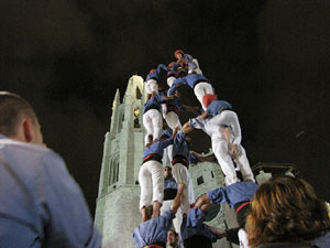 Fires de Sant Narc&iacute;s 2013. Castells de Vig&iacute;lia a la pla&ccedil;a de Sant Feliu