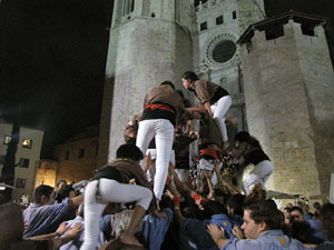 Fires de Sant Narc&iacute;s 2013. Castells de Vig&iacute;lia a la pla&ccedil;a de Sant Feliu