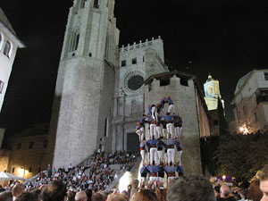 Fires de Sant Narc&iacute;s 2013. Castells de Vig&iacute;lia a la pla&ccedil;a de Sant Feliu