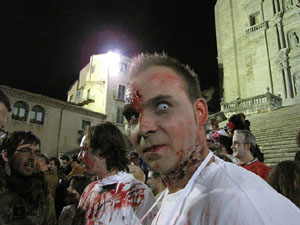 Fires de Sant Narc&iacute;s 2013. 2a. Zombie Walk de Girona dins el Festival Acocollona't