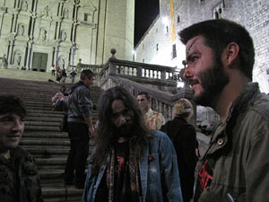 Fires de Sant Narc&iacute;s 2013. 2a. Zombie Walk de Girona dins el Festival Acocollona't