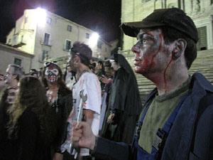 Fires de Sant Narc&iacute;s 2013. 2a. Zombie Walk de Girona dins el Festival Acocollona't