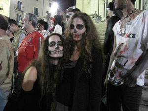 Fires de Sant Narc&iacute;s 2013. 2a. Zombie Walk de Girona dins el Festival Acocollona't