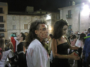Fires de Sant Narc&iacute;s 2013. 2a. Zombie Walk de Girona dins el Festival Acocollona't