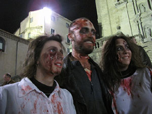 Fires de Sant Narc&iacute;s 2013. 2a. Zombie Walk de Girona dins el Festival Acocollona't