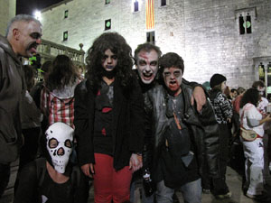 Fires de Sant Narc&iacute;s 2013. 2a. Zombie Walk de Girona dins el Festival Acocollona't