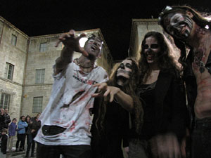 Fires de Sant Narc&iacute;s 2013. 2a. Zombie Walk de Girona dins el Festival Acocollona't