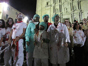 Fires de Sant Narc&iacute;s 2013. 2a. Zombie Walk de Girona dins el Festival Acocollona't
