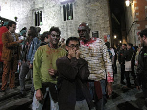 Fires de Sant Narc&iacute;s 2013. 2a. Zombie Walk de Girona dins el Festival Acocollona't