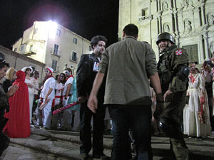 Fires de Sant Narc&iacute;s 2013. 2a. Zombie Walk de Girona dins el Festival Acocollona't