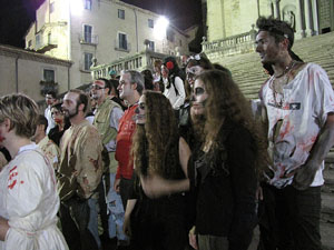Fires de Sant Narc&iacute;s 2013. 2a. Zombie Walk de Girona dins el Festival Acocollona't