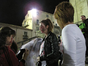 Fires de Sant Narc&iacute;s 2013. 2a. Zombie Walk de Girona dins el Festival Acocollona't
