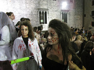 Fires de Sant Narc&iacute;s 2013. 2a. Zombie Walk de Girona dins el Festival Acocollona't