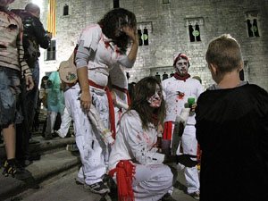 Fires de Sant Narc&iacute;s 2013. 2a. Zombie Walk de Girona dins el Festival Acocollona't