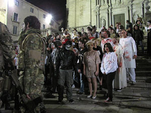 Fires de Sant Narc&iacute;s 2013. 2a. Zombie Walk de Girona dins el Festival Acocollona't