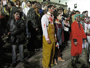 Fires de Sant Narc&iacute;s 2013. 2a. Zombie Walk de Girona dins el Festival Acocollona't