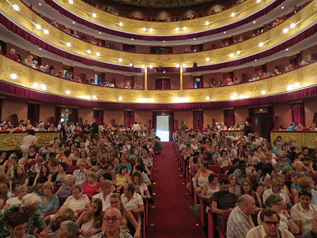 Festival Internacional de Teatre Amateur FITAG. Inauguraci&oacute; al Teatre Municipal