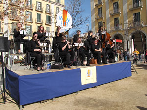 Sardanes a la pla&ccedil;a Independ&egrave;ncia