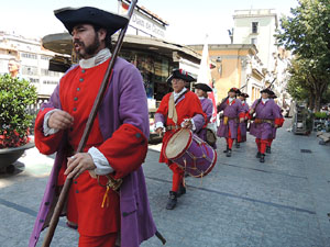 Girona resisteix! Jornades de recreaci&oacute; hist&ograve;rica de la Guerra de Successi&oacute;. Escaramussa al Pont de Pedra