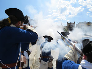 Girona resisteix! Jornades de recreaci&oacute; hist&ograve;rica de la Guerra de Successi&oacute;. Escaramussa al Pont de Pedra
