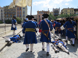 Girona resisteix! Jornades de recreaci&oacute; hist&ograve;rica de la Guerra de Successi&oacute;. Escaramussa al Pont de Pedra