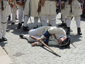 Girona resisteix! Jornades de recreaci&oacute; hist&ograve;rica de la Guerra de Successi&oacute;. Escaramussa al Pont de Pedra