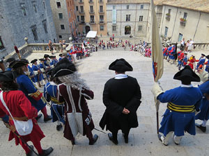 Girona resisteix! Jornades de recreaci&oacute; hist&ograve;rica de la Guerra de Successi&oacute;. Desfilada pels carrers