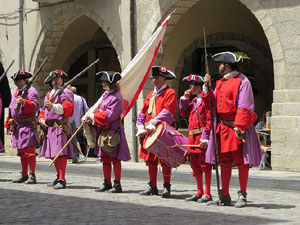 Girona resisteix! Jornades de recreaci&oacute; hist&ograve;rica de la Guerra de Successi&oacute;. Presentaci&oacute; i jurada de bandera