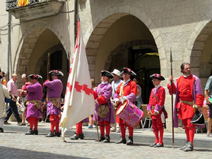 Girona resisteix! Jornades de recreaci&oacute; hist&ograve;rica de la Guerra de Successi&oacute;. Presentaci&oacute; i jurada de bandera