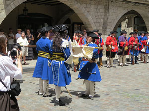 Girona resisteix! Jornades de recreaci&oacute; hist&ograve;rica de la Guerra de Successi&oacute;. Presentaci&oacute; i jurada de bandera