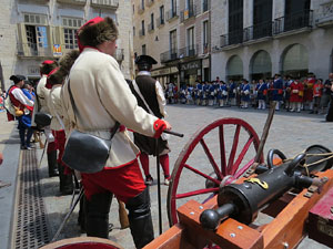 Girona resisteix! Jornades de recreaci&oacute; hist&ograve;rica de la Guerra de Successi&oacute;. Presentaci&oacute; i jurada de bandera