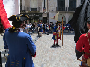 Girona resisteix! Jornades de recreaci&oacute; hist&ograve;rica de la Guerra de Successi&oacute;. Presentaci&oacute; i jurada de bandera