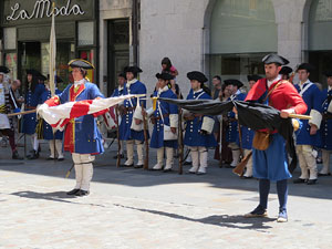Girona resisteix! Jornades de recreaci&oacute; hist&ograve;rica de la Guerra de Successi&oacute;. Presentaci&oacute; i jurada de bandera